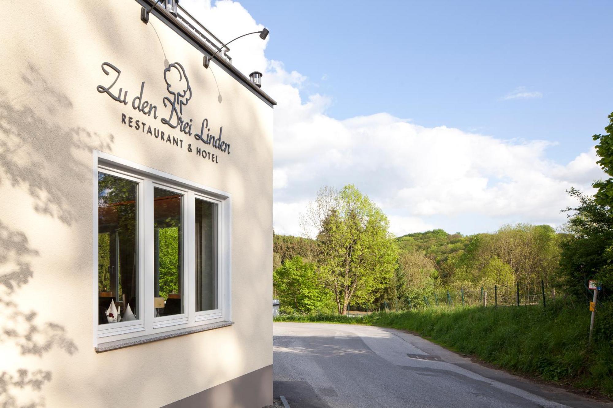 Zu Den Drei Linden Hotel Wermelskirchen Exterior photo