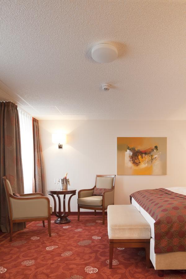 Zu Den Drei Linden Hotel Wermelskirchen Room photo